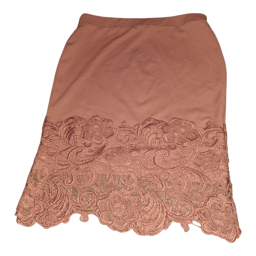 Elegant Pink Lace Skirt - Picture 2 of 5